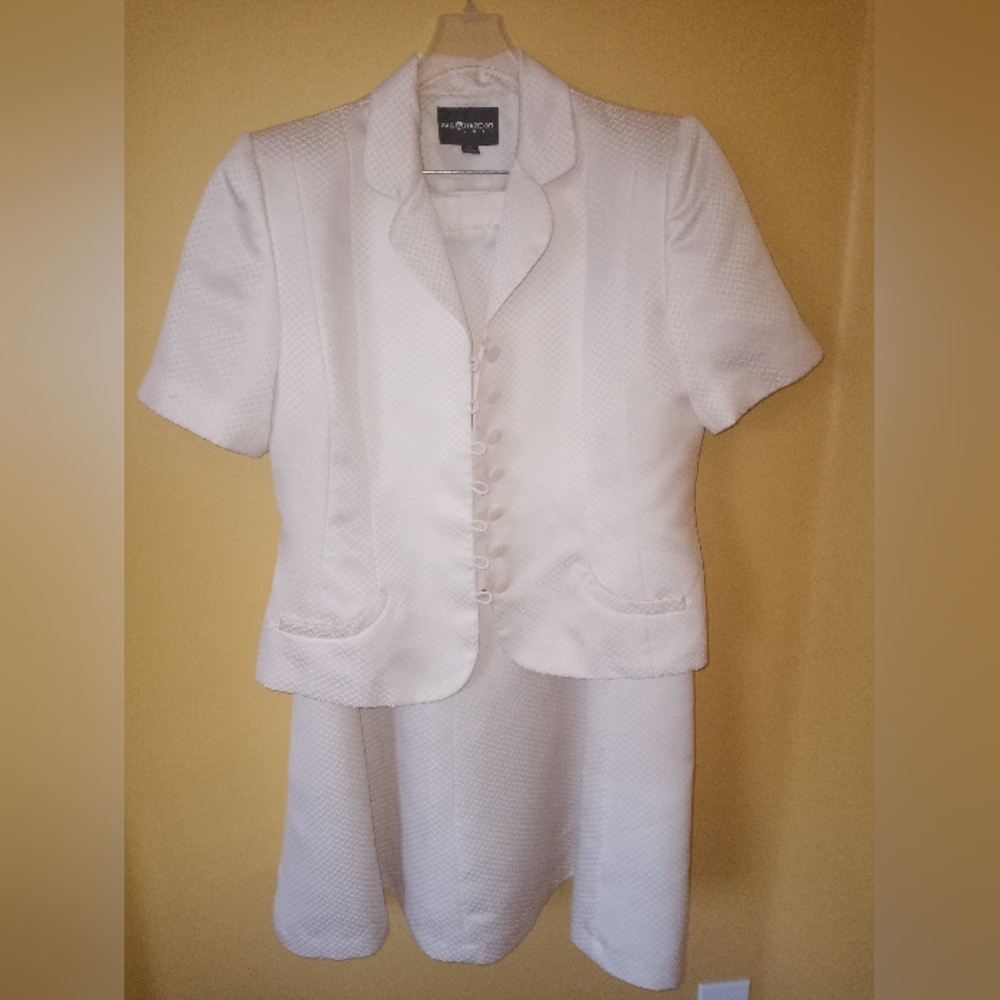 Sag Harbor 2 Piece Cream Suit with Jacket and Long Skirt Size 18
